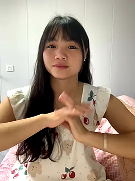 Emlyly-18 online show from October 2025 03:17:02 AM