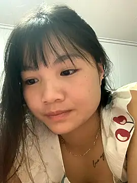 Emlyly-18 online show from October 2025 06:06:02 PM