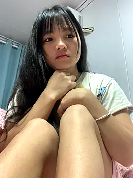 Emlyly-18 online show from October 2025 02:24:01 AM