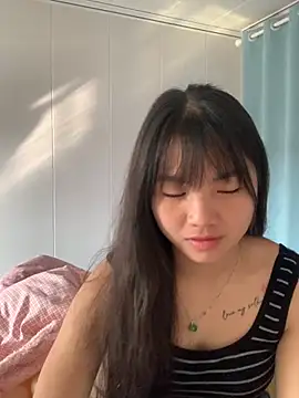 Emlyly-18 online show from November 2025 01:52:01 AM