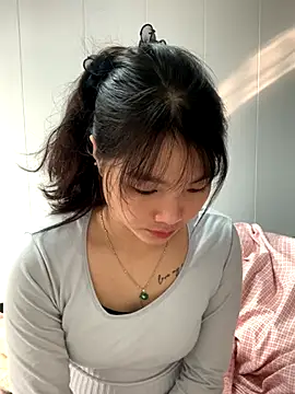 Emlyly-18 online show from November 2025 01:36:01 AM