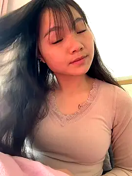 Emlyly-18 online show from December 2025 05:15:02 AM