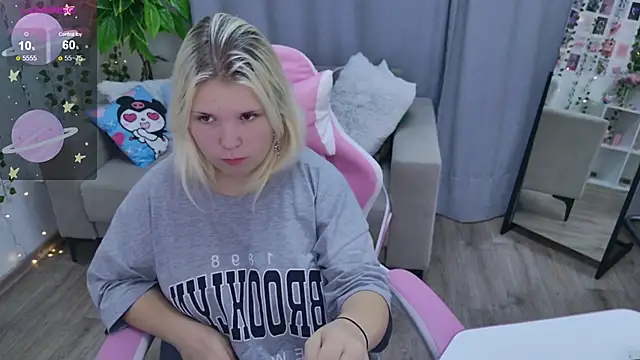 Snapshot of EmillyRogers chatting on September 2025 05:17:02 AM EmillyRogers online show from September 2025 05:17:02 AM