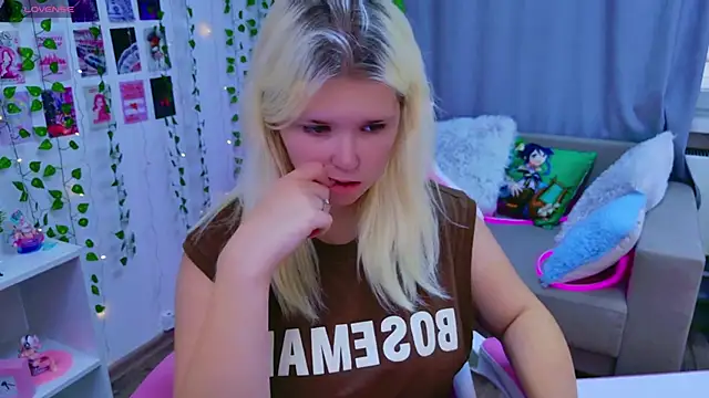 Snapshot of EmillyRogers chatting on September 2025 05:31:01 AM EmillyRogers online show from September 2025 05:31:01 AM