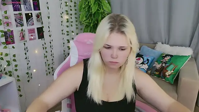 Snapshot of EmillyRogers chatting on September 2025 05:31:02 AM EmillyRogers online show from September 2025 05:31:02 AM