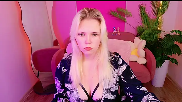 Snapshot of EmillyRogers chatting on October 2025 05:49:02 AM EmillyRogers online show from October 2025 05:49:02 AM