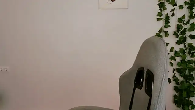 Snapshot of Yoka_paradoXXX chatting on February 2026 09:25:02 AM Yoka paradoXXX online show from February 2026 09:25:02 AM