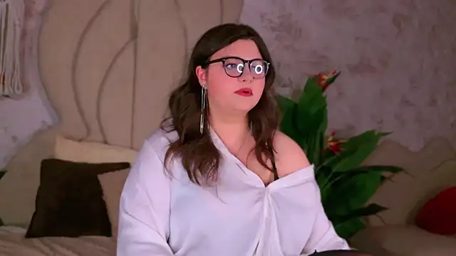 Snapshot of UR_BELLA chatting on September 2025 10:53:02 AM UR BELLA online show from September 2025 10:53:02 AM