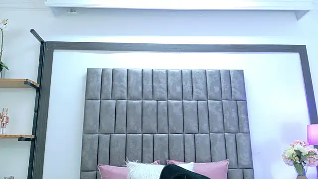 Skyler Fox  online show from April 2026 07:40:01 PM