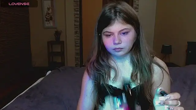 Snapshot of Lilly_Jess chatting on October 2025 06:37:01 PM Lilly Jess online show from October 2025 06:37:01 PM