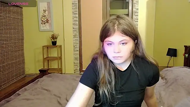 Snapshot of Lilly_Jess chatting on October 2025 06:27:01 PM Lilly Jess online show from October 2025 06:27:01 PM