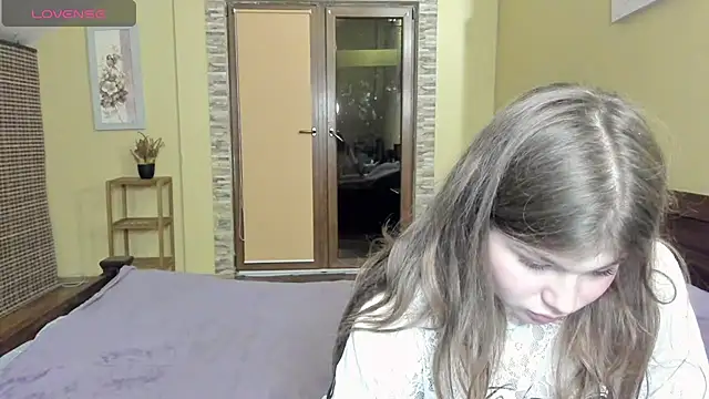 Snapshot of Lilly_Jess chatting on October 2025 04:30:02 PM Lilly Jess online show from October 2025 04:30:02 PM