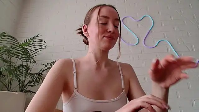 Snapshot of WhitePrincessLuna chatting on April 2026 01:42:02 PM WhitePrincessLuna online show from April 2026 01:42:02 PM
