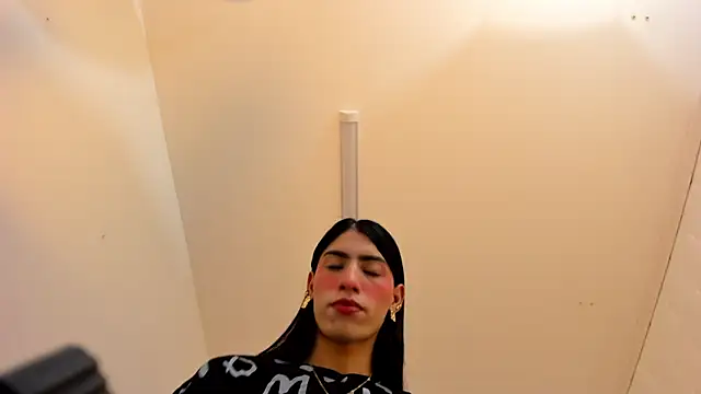 Sofia summers online show from November 2025 04:23:02 AM