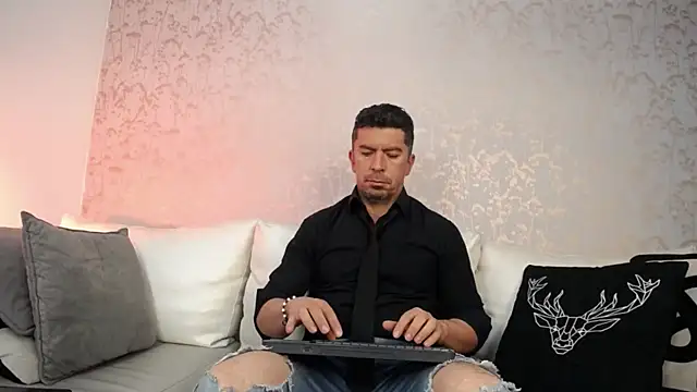 JuanKarloz  online show from September 2025 01:54:01 PM