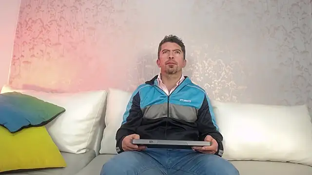 JuanKarloz  online show from September 2025 01:37:01 PM