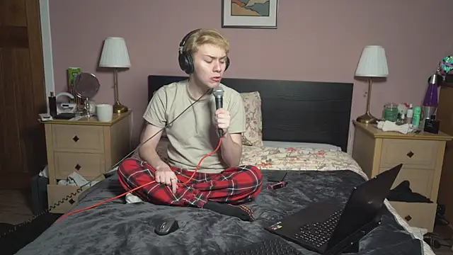 scottishtwink01 online show from January 2026 01:47:02 PM