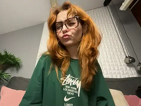 Snapshot of AlisHanson chatting on September 2025 01:15:01 PM AlisHanson online show from September 2025 01:15:01 PM