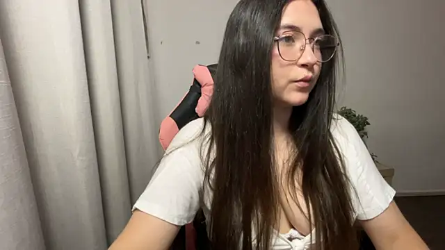 valentinauwu online show from February 2026 12:52:02 AM