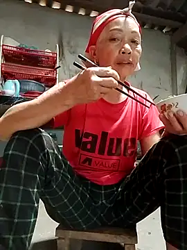 Snapshot of -Xuka-200 chatting on October 2025 04:13:02 AM -Xuka-200 online show from October 2025 04:13:02 AM