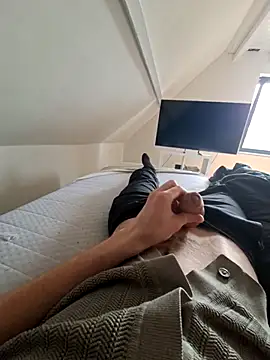 yannickpoma online show from April 2026 01:47:01 PM