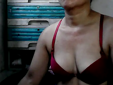 Snapshot of yoursPinayMama1682 chatting on October 2025 11:44:02 PM yoursPinayMama1682 online show from October 2025 11:44:02 PM