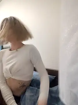 Snapshot of MadMadelin chatting on December 2025 02:05:02 AM MadMadelin online show from December 2025 02:05:02 AM