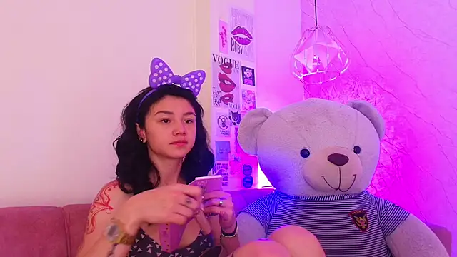 april bennett online show from October 2025 12:23:01 PM