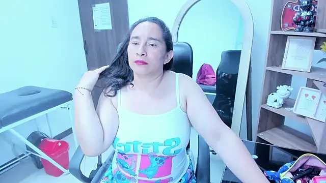 LeilaSmith  online show from May 2026 12:02:01 PM