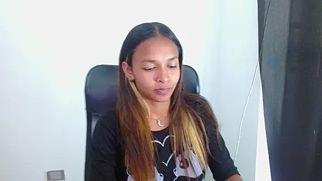 Snapshot of BiancaEmber9 chatting on September 2025 03:45:01 PM BiancaEmber9 online show from September 2025 03:45:01 PM