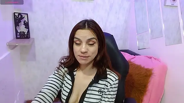 Snapshot of KendallWood_ chatting on September 2025 09:59:02 PM KendallWood online show from September 2025 09:59:02 PM