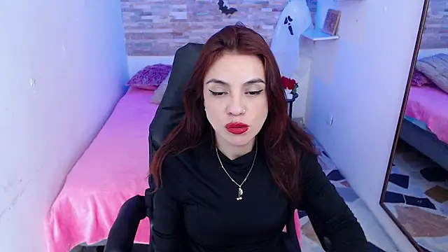 Snapshot of KendallWood_ chatting on October 2025 07:47:02 PM KendallWood online show from October 2025 07:47:02 PM