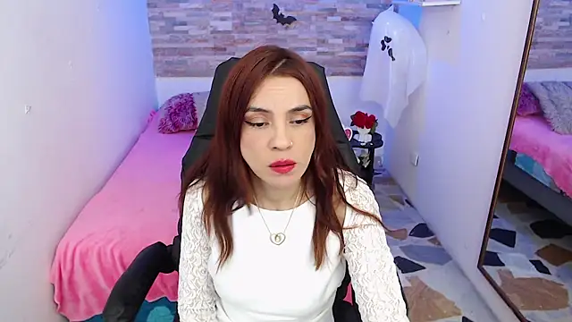 Snapshot of KendallWood_ chatting on October 2025 08:24:02 PM KendallWood online show from October 2025 08:24:02 PM