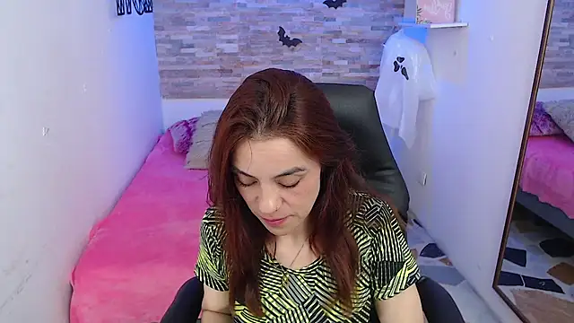 Snapshot of KendallWood_ chatting on October 2025 01:56:02 PM KendallWood online show from October 2025 01:56:02 PM