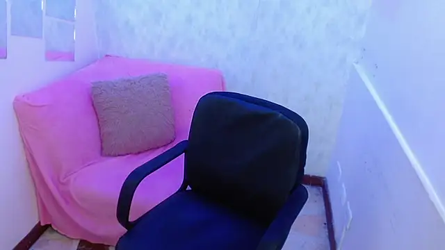 Snapshot of KendallWood_ chatting on November 2025 08:20:01 PM KendallWood online show from November 2025 08:20:01 PM