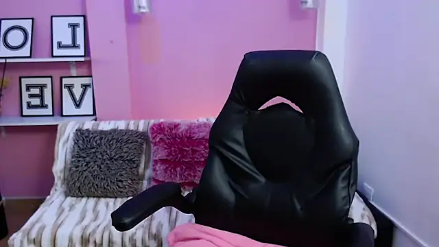 Snapshot of KendallWood_ chatting on November 2025 08:21:02 PM KendallWood online show from November 2025 08:21:02 PM