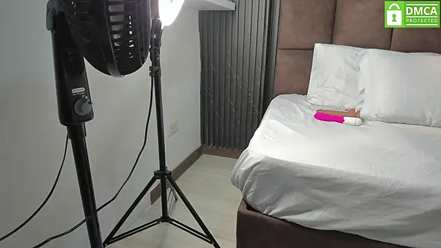 Snapshot of Sussy_Vixen chatting on September 2025 10:14:02 PM Sussy Vixen online show from September 2025 10:14:02 PM