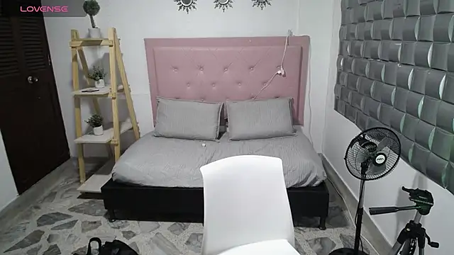 Dulce  Lovee online show from January 2026 12:02:01 AM