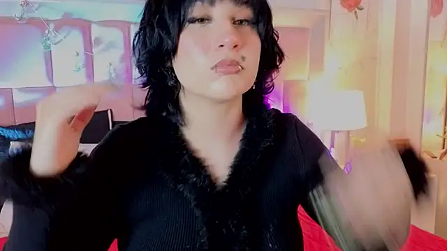 Snapshot of RobinBennett chatting on April 2026 12:44:02 PM RobinBennett online show from April 2026 12:44:02 PM
