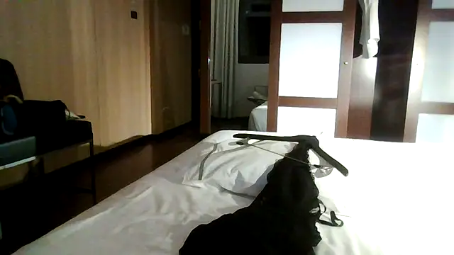 Astrid3 online show from October 2025 08:51:01 PM