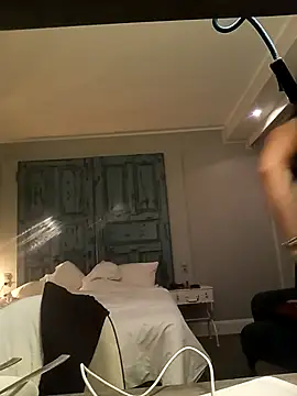 Astrid3 online show from October 2025 06:08:01 PM