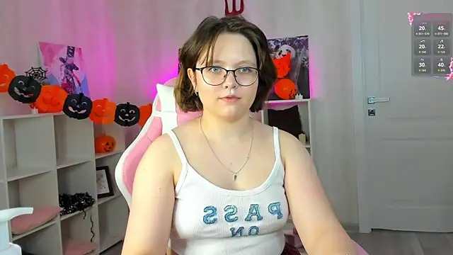 Mila  Cutee online show from November 2025 09:19:01 AM