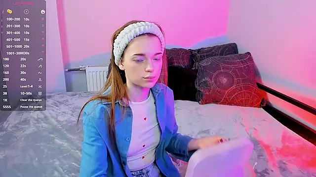 FlexyFox online show from February 2026 04:22:02 PM