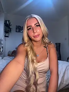 Snapshot of BlondeBetty chatting on September 2025 06:41:02 PM BlondeBetty online show from September 2025 06:41:02 PM