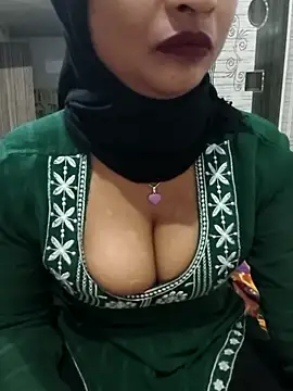 Itz Mayra  online show from November 2025 09:25:02 PM