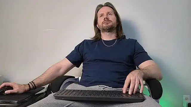 AlbinoAdonis online show from December 2025 08:16:02 PM