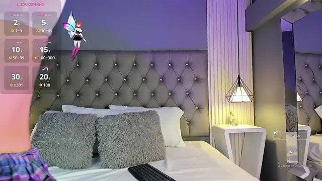 LunaBloomn online show from November 2025 05:02:01 PM