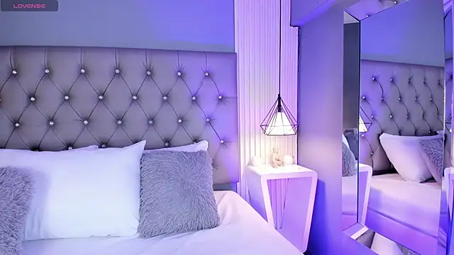 LunaBloomn online show from January 2026 05:04:01 PM