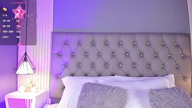 LunaBloomn online show from February 2026 05:03:02 PM