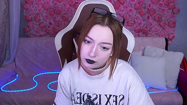 Snapshot of FoxyMayy chatting on June 2026 08:01:01 PM FoxyMayy online show from June 2026 08:01:01 PM